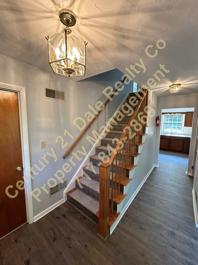 Building Photo - Gorgeous 4 Bedroom Home located in Northeastern School District with a 2 Car Garage