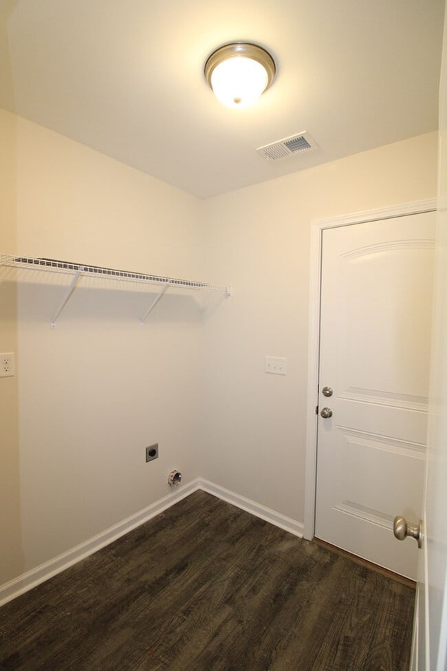 Building Photo - 578 Brushwood Dr