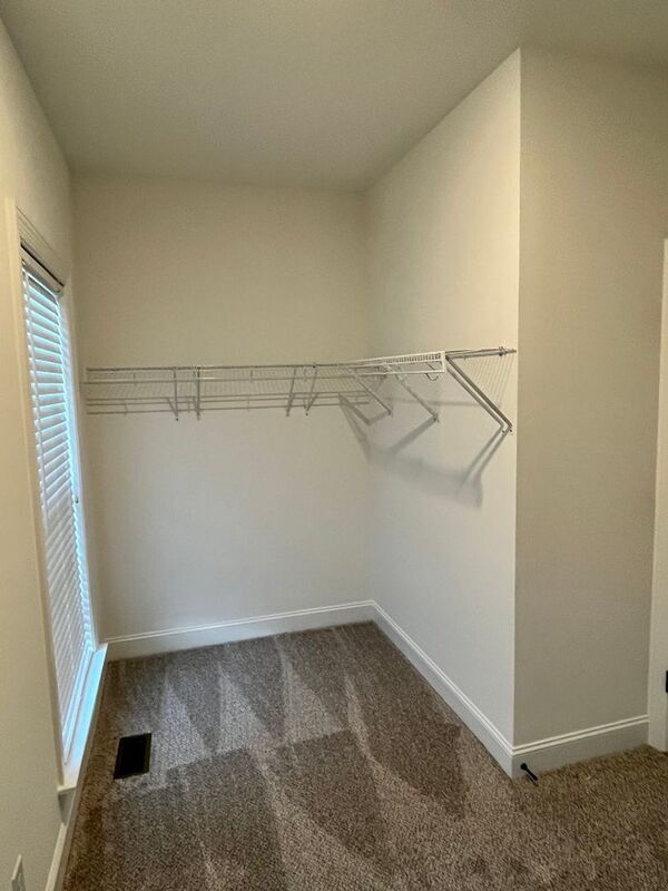 Building Photo - 9739 Valley Springs Dr