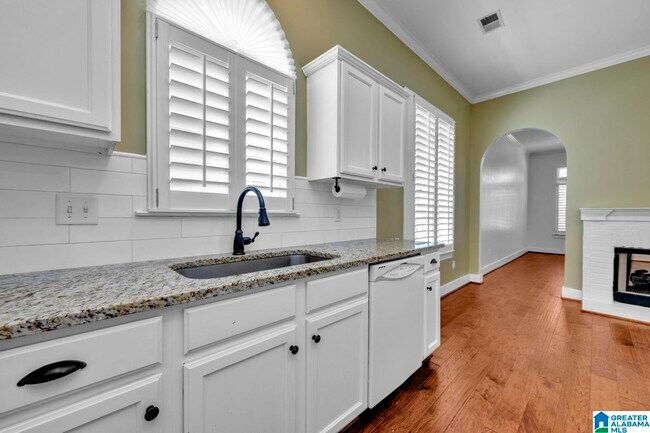 Building Photo - 6285 S Clubview Cir