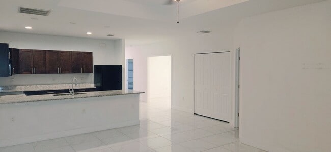 Building Photo - MUST SEE -2/2/1+OPEN DEN-DUPLEX IN GREENBR...