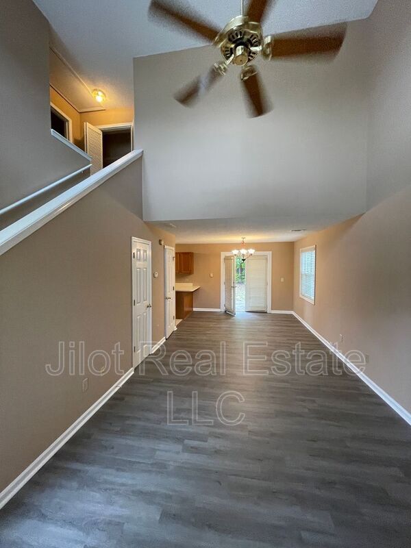 Building Photo - 1048 Hillsborough Chase NW