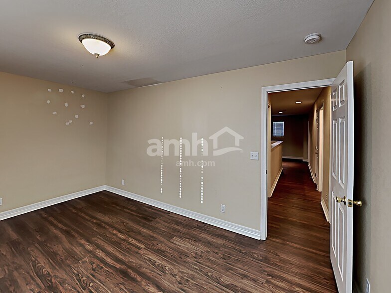 Building Photo - 13945 Jasmine St