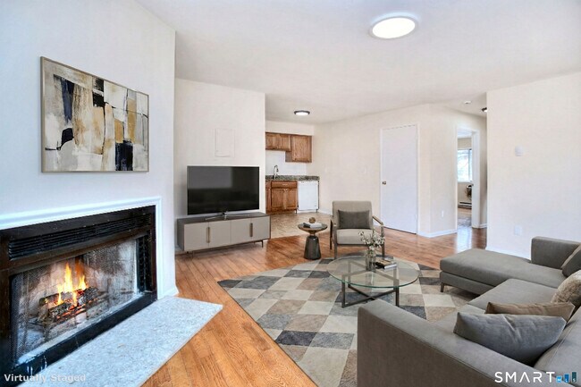 Building Photo - 638 Cove Rd