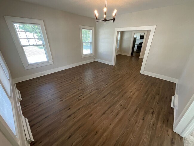 Building Photo - Charming 3 bedroom/1.5 bathroom REMODELED home close to High Point University