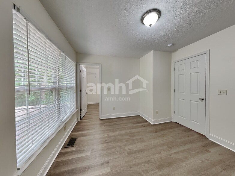 Building Photo - 408 Jameswood Ct