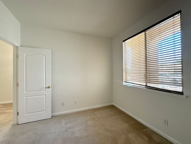 Building Photo - CLEAN AND COZY ONE STORY 3 BED, 2 BATH IN ...