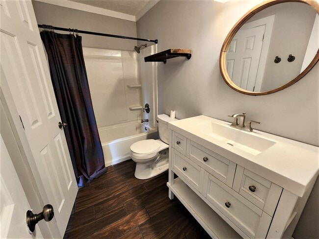 Building Photo - COMING SOON... Beautiful 2BR/1.5BA Townhouse in Hermitage Meadows!