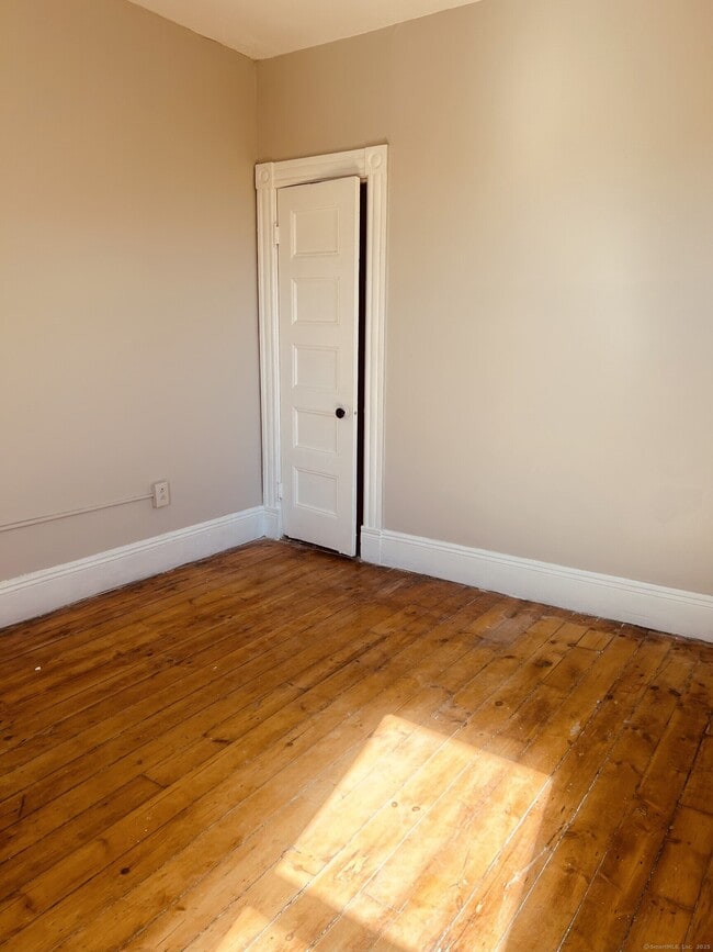 Building Photo - 53 Brown St