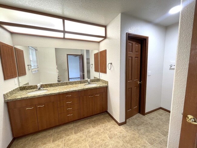 Building Photo - Charming Corner Home Located in North Cal ...
