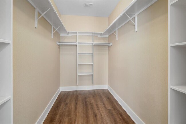 Building Photo - 1706 Cedar Bend Dr