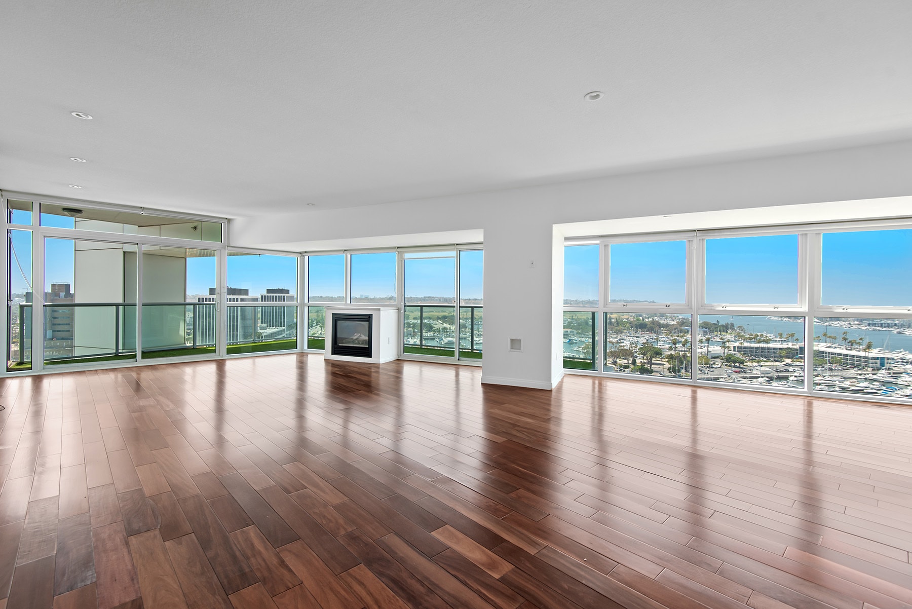 Building Photo - 13600 MARINA POINTE Dr