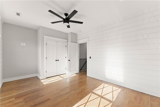 Building Photo - 35 Cottonwood St