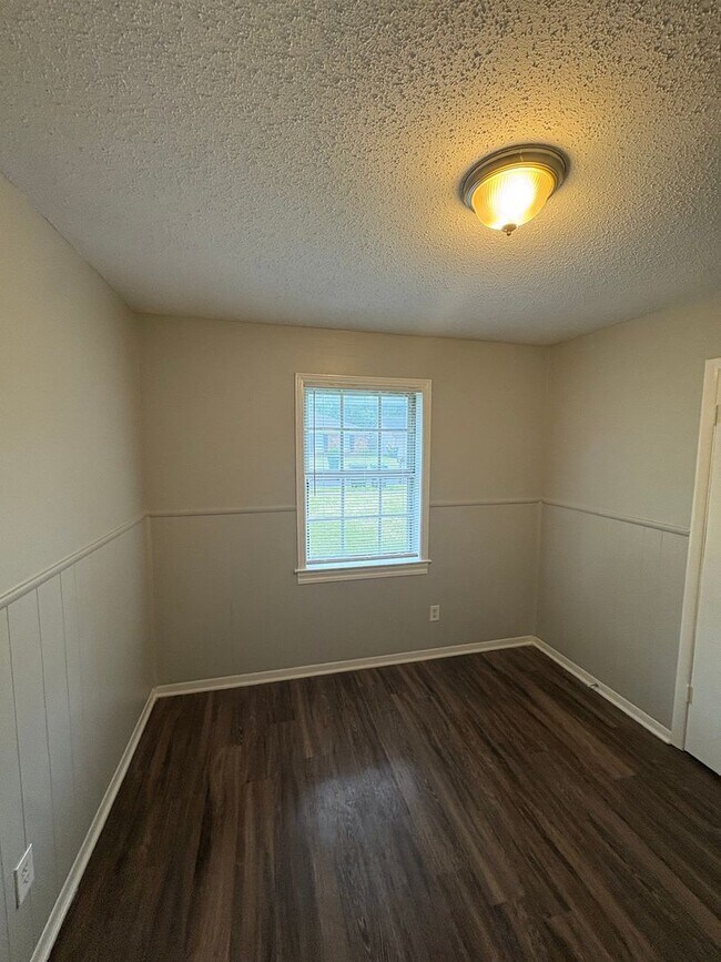 Building Photo - 4212 Cochese Rd