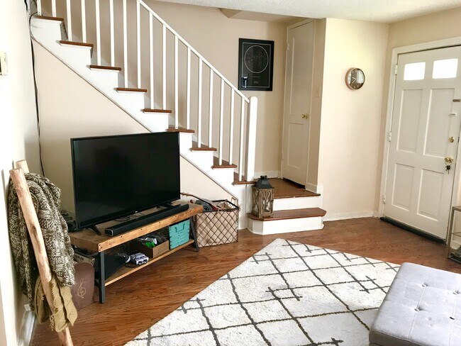 Building Photo - 1647 Valley Ave