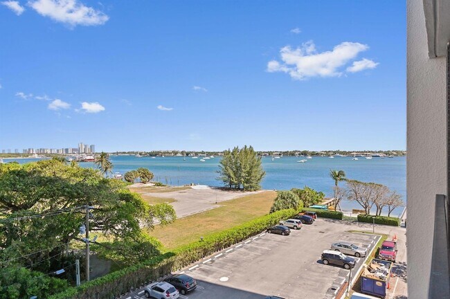 Building Photo - 5600 N Flagler Dr