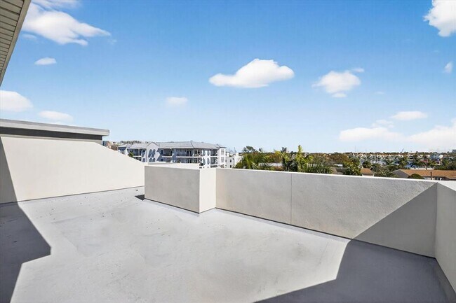 Building Photo - 94 W Davis Blvd