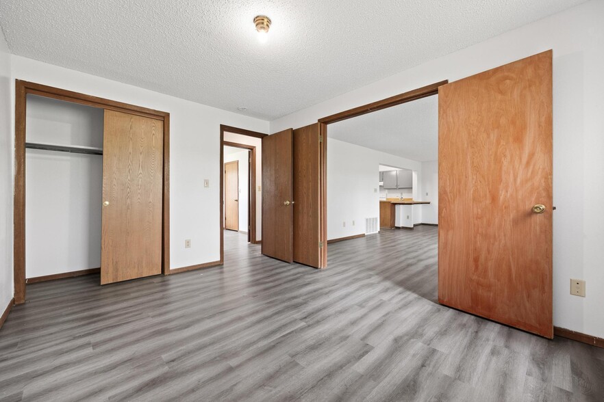 Building Photo - 740 Westwinds Dr