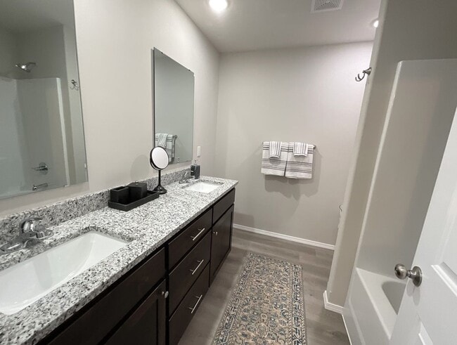 Building Photo - LEASING