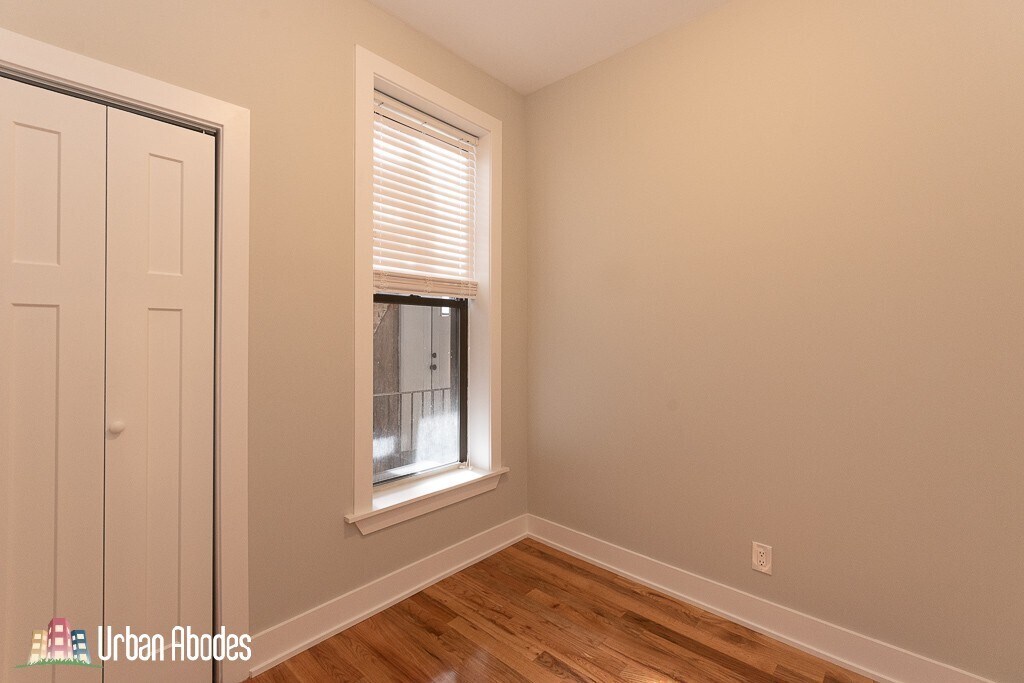 Building Photo - 644 W Oakdale Ave