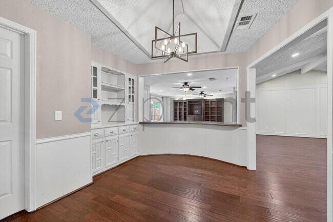 Building Photo - 2501 Bluffton Dr