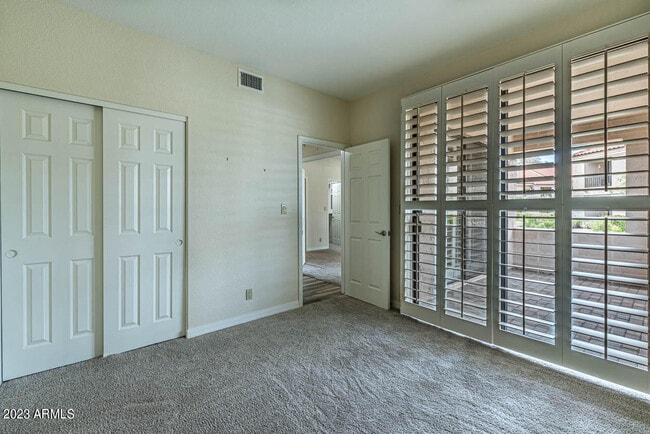 Building Photo - 9708 E Vía Linda