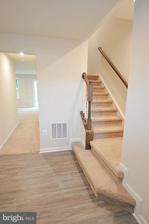 Building Photo - 528 Landing Dr
