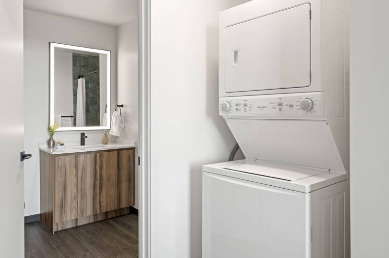 Building Photo - 180 N Ashland Ave