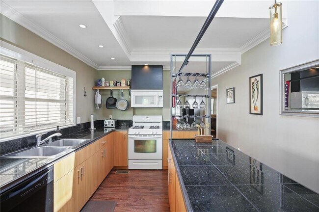 Building Photo - 64 W Belle Isle Rd NE