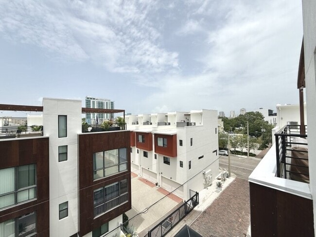 Building Photo - 136 8th St N