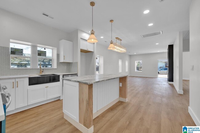 Building Photo - 1720 34th Pl N