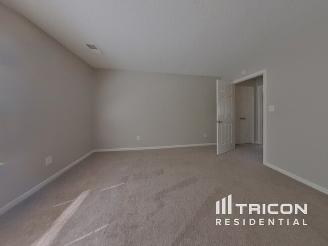 Building Photo - 825 Raindrops Rd