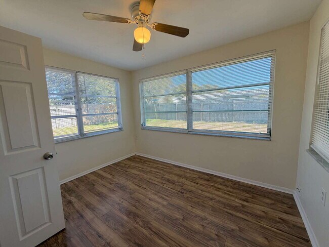 Building Photo - New Port Richey Home with Cozy 970 Sq Ft Layout!