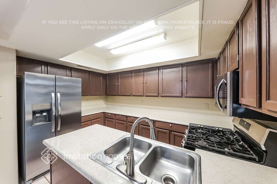 Building Photo - 2349 W Garden Dr