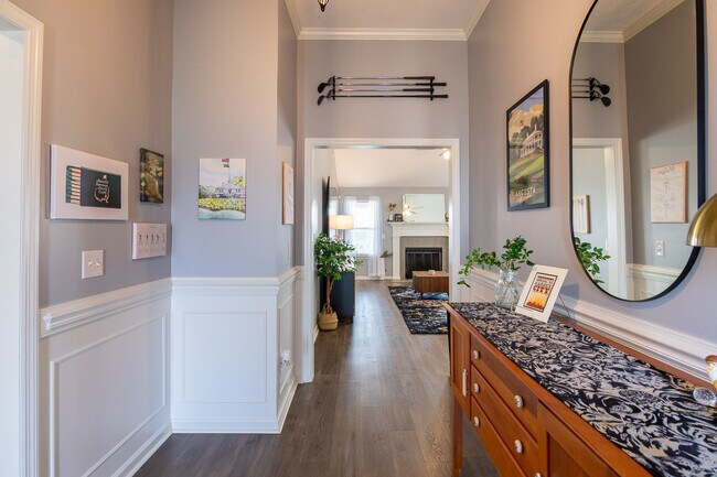 Building Photo - 4830 Fairmont Dr