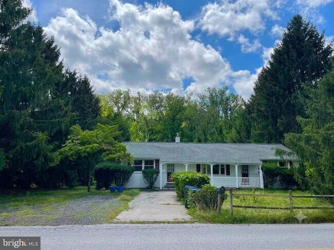 Building Photo - 1019 Howellville Rd