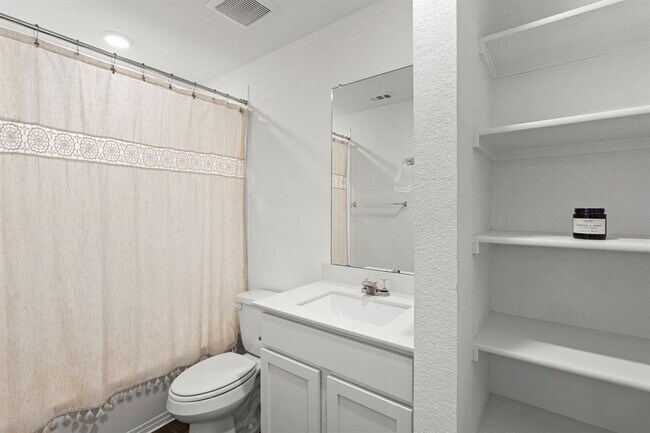 Building Photo - 12404 Silversmith Ln