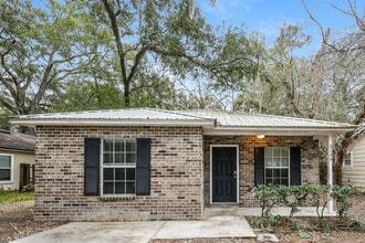 Building Photo - 2140 Thomas Ct