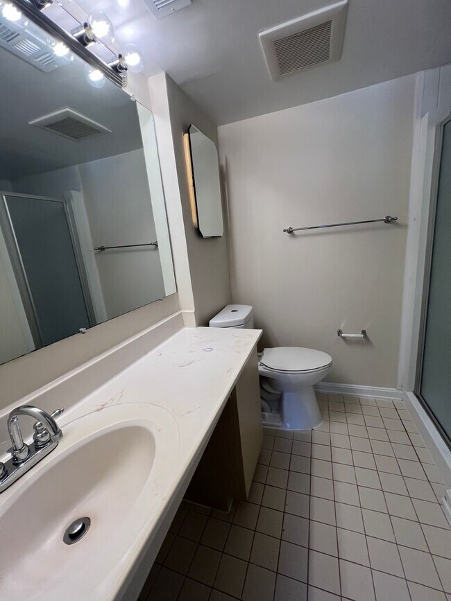 Building Photo - 2 BEDROOM 2 BATH CONDO WITH ALL UTILITIES ...