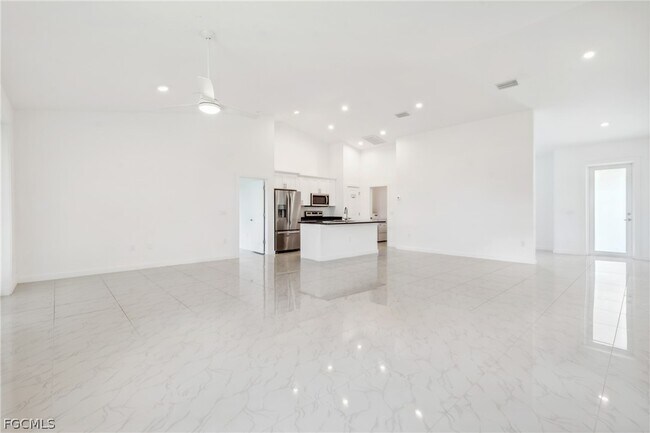 Building Photo - 2725 SW Embers Terrace