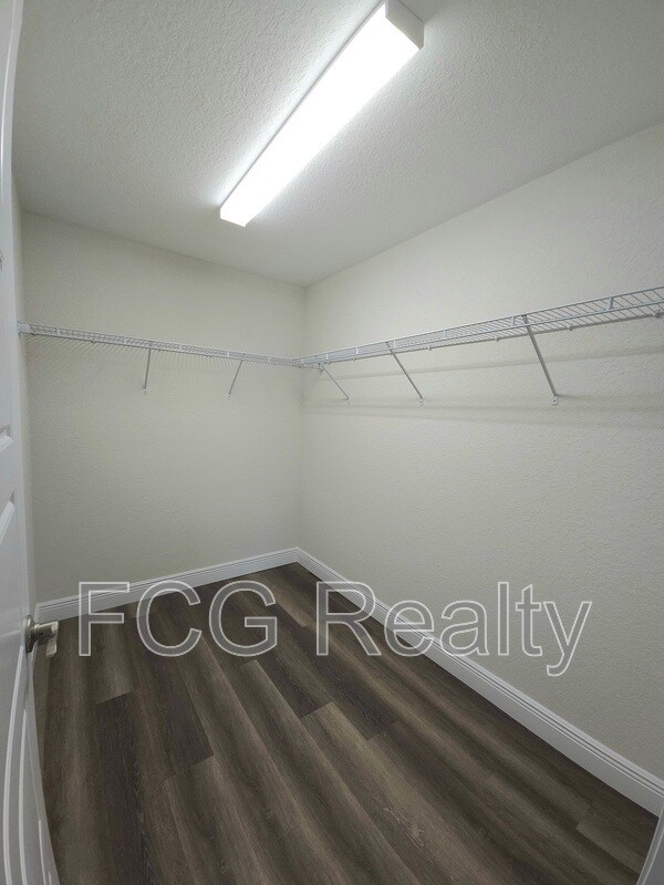 Building Photo - 20 Pine Crse