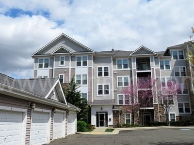 Building Photo - 1311 Karen Blvd
