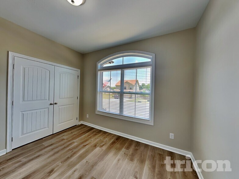 Building Photo - 476 Woodtrace Dr