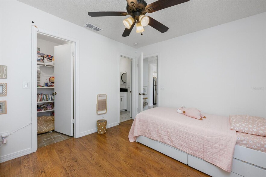 Building Photo - 2383 Sun Valley Cir