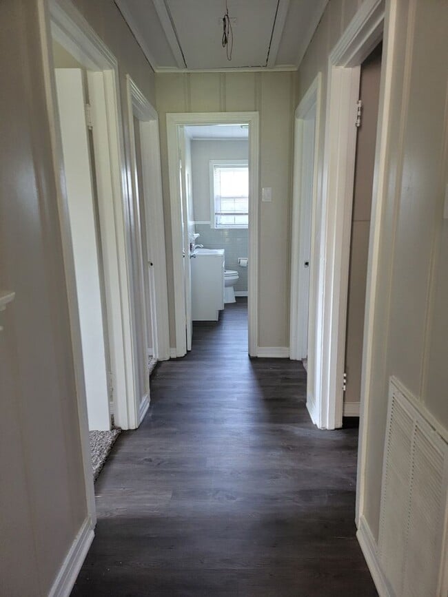 Building Photo - $300 Off 1st Month Special
