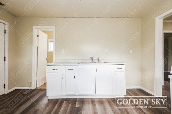 Building Photo - 1711 S Blaine St