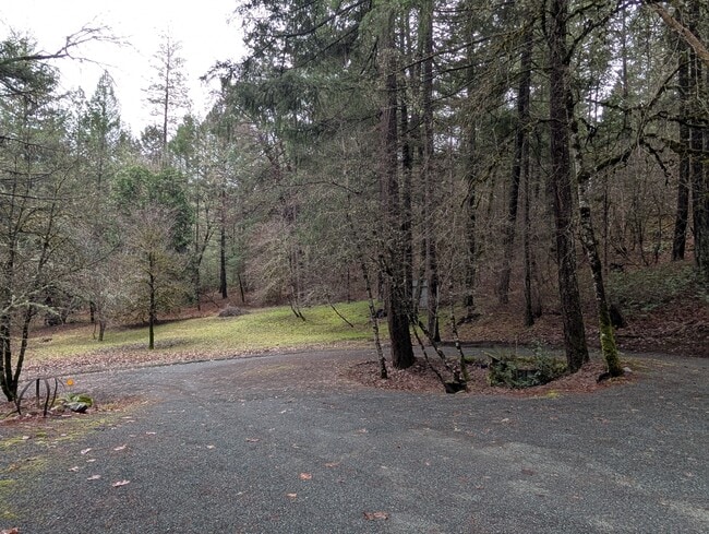 Building Photo - 7312 E Evans Creek Rd