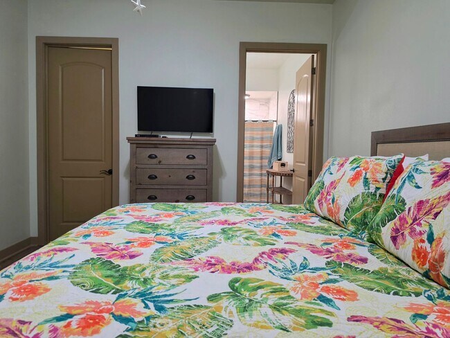 Building Photo - Ground floor 2/2 at The Enclave at Oak Hill