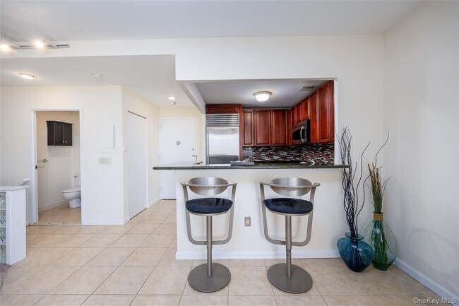 Building Photo - 100 W Broadway