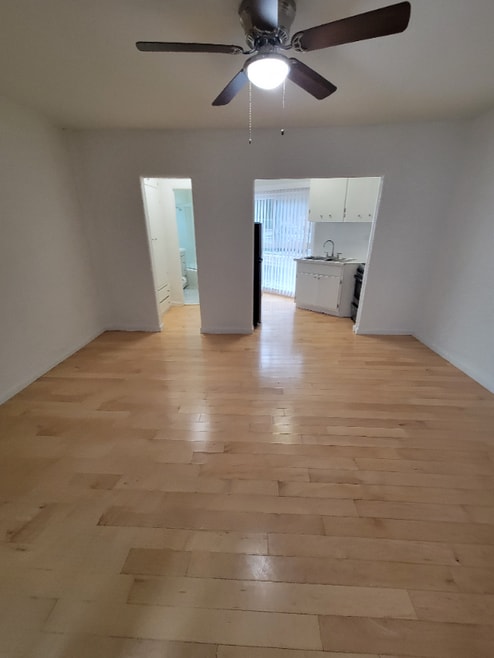 Building Photo - 485 S Roxbury Dr